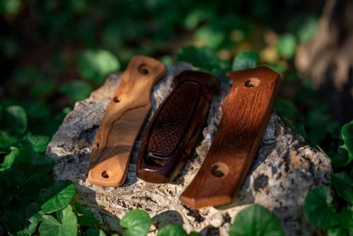 What makes a good camping knife handle? The advantages of wood